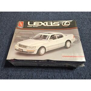 AMT ERTL Lexus LS400 Sedan 1:24 Scale Car Plastic Model Kit 6002, New Sealed
